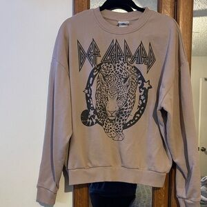 Tan Def Leppard oversized sweatshirt Sweater medium excellent condition